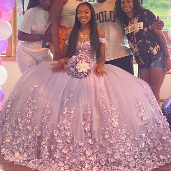 Stunning Lilac Quinceanera/ Prom Dress - Picture 3 of 8